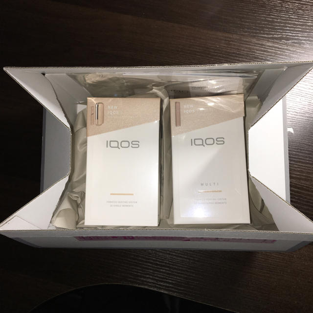 IQOS(アイコス)のアイコス3  人気のブリリアントゴールドセット メンズのファッション小物(タバコグッズ)の商品写真