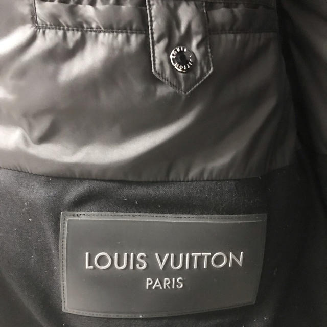 LOUIS VUITTON(ルイヴィトン)のルイヴィトン 定番大人気 ダウンジャケット 袖取り外し可能 サイズ人気のM メンズのジャケット/アウター(ダウンジャケット)の商品写真