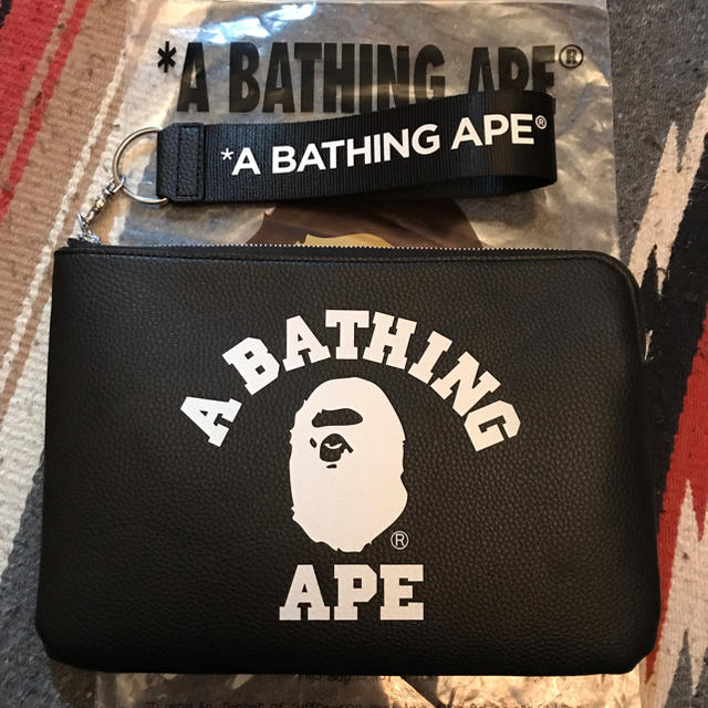 A BATGING APE クラッチバッグ