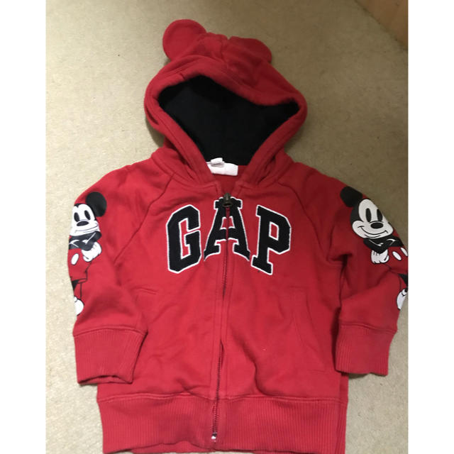 GAP(ギャップ)のGAP  ベビー  ミッキーコラボパーカー  90 キッズ/ベビー/マタニティのキッズ服男の子用(90cm~)(ジャケット/上着)の商品写真