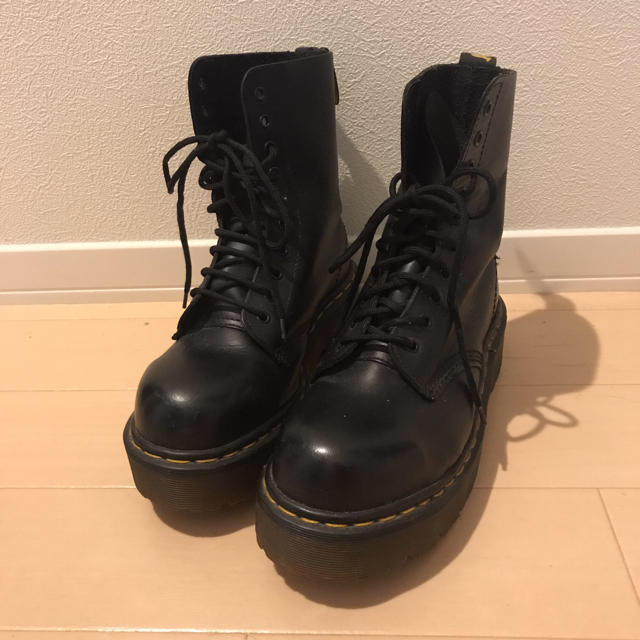 Dr.Martens(ドクターマーチン)のドクターマーチン 10ホール 厚底 レディースの靴/シューズ(ブーツ)の商品写真