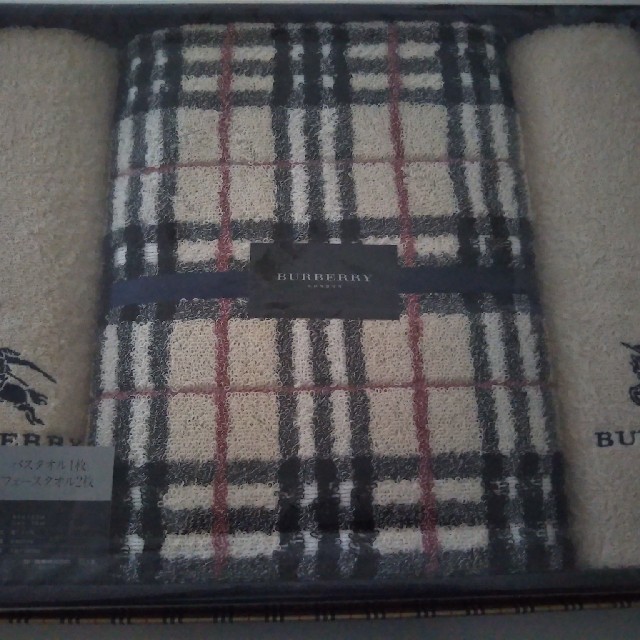 BURBERRY(バーバリー)のBURBERRYタオル3枚セット インテリア/住まい/日用品の日用品/生活雑貨/旅行(タオル/バス用品)の商品写真