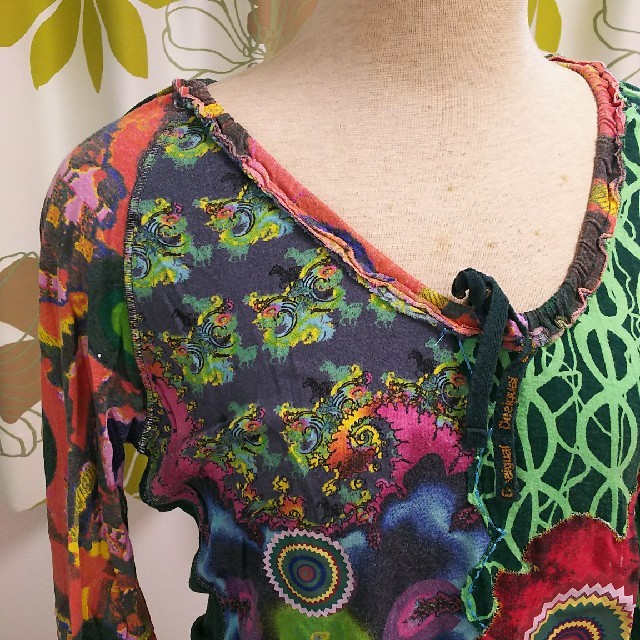 DESIGUAL(デシグアル)の専用！デシグアル カットソー 訳有り レディースのトップス(カットソー(長袖/七分))の商品写真