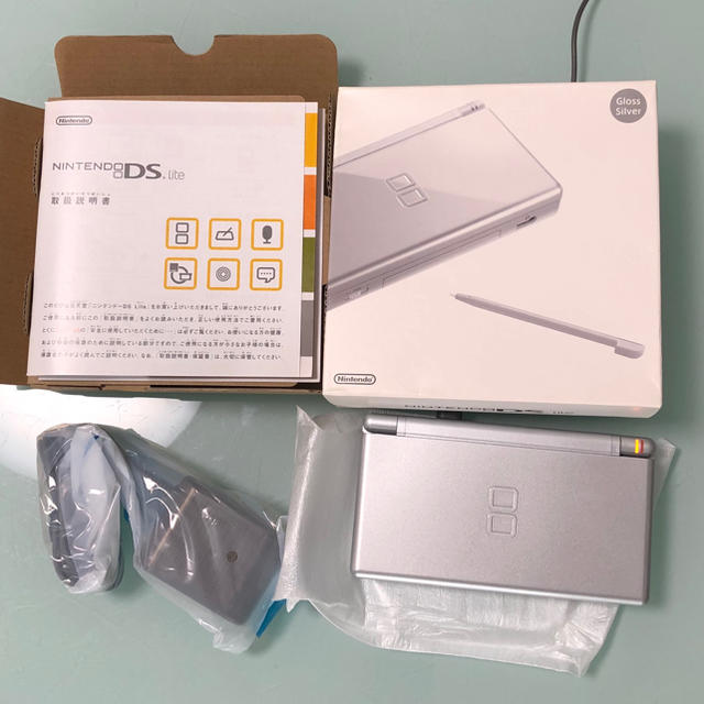 ニンテンドーDS(ニンテンドーDS)のNINTEND DS lite 未使用品 エンタメ/ホビーのゲームソフト/ゲーム機本体(携帯用ゲーム機本体)の商品写真