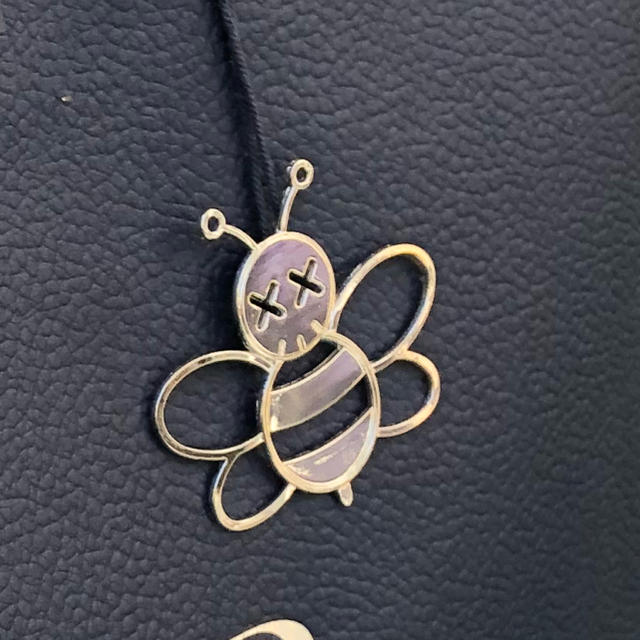 bee アクセサリー