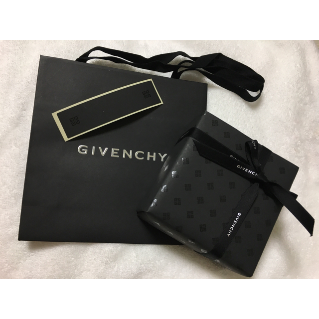 ギフトラッピング済！！GIVENCHY 国内正規品 ゴールドグラマーパレット