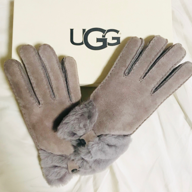 UGG(アグ)のUGG リボン 手袋 ムートン グレー レディースのファッション小物(手袋)の商品写真