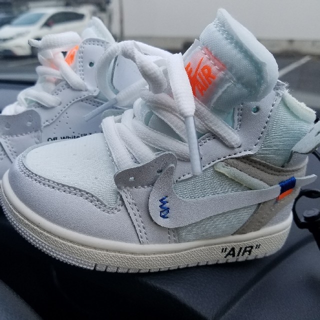 NIKE(ナイキ)の☆期間限定値下げ☆　aj1white風　ベビースニーカー(バックチャーム) メンズの靴/シューズ(スニーカー)の商品写真