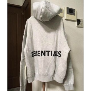 フィアオブゴッド(FEAR OF GOD)のfog essencial パーカー グレー(パーカー)