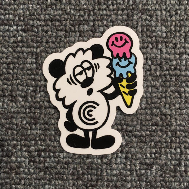 EYESCREAM(アイスクリーム)のVERDY × EYESCREAM Sticker 2枚セット メンズのファッション小物(その他)の商品写真