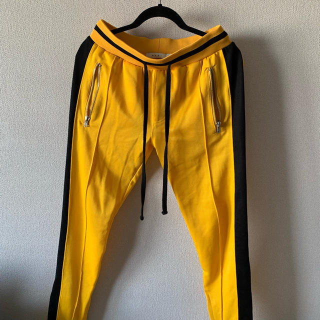 FEAR OF GOD(フィアオブゴッド)のmnml トラックパンツ yellow メンズのトップス(ジャージ)の商品写真