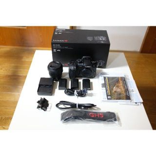 パナソニック(Panasonic)のLUMIX DC-GH5M 標準ズームレンズキット　おまけ付き(デジタル一眼)