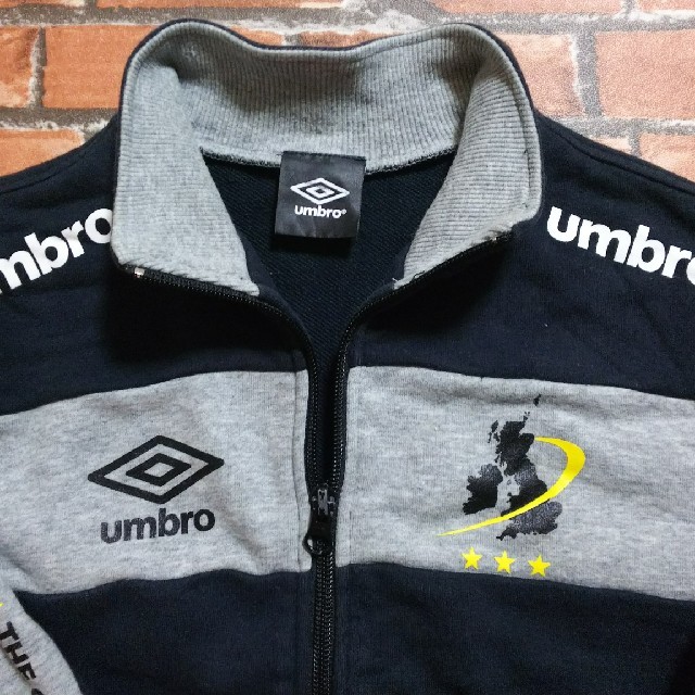 UMBRO(アンブロ)の140㌢umbro👨 スポーツ/アウトドアのサッカー/フットサル(ウェア)の商品写真