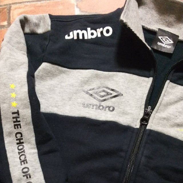 UMBRO(アンブロ)の140㌢umbro👨 スポーツ/アウトドアのサッカー/フットサル(ウェア)の商品写真
