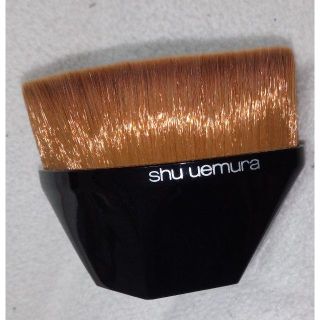 シュウウエムラ(shu uemura)のほぼ新品　shuuemura　シュウウエムラ　ペタル55ファンデーションブラシ　(ファンデーション)