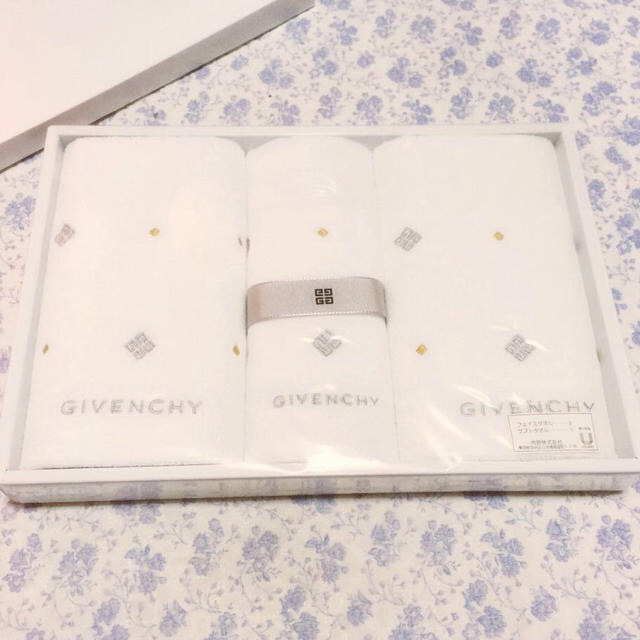 GIVENCHY(ジバンシィ)のGIVENCHY タオル3枚セット レディースのファッション小物(ハンカチ)の商品写真