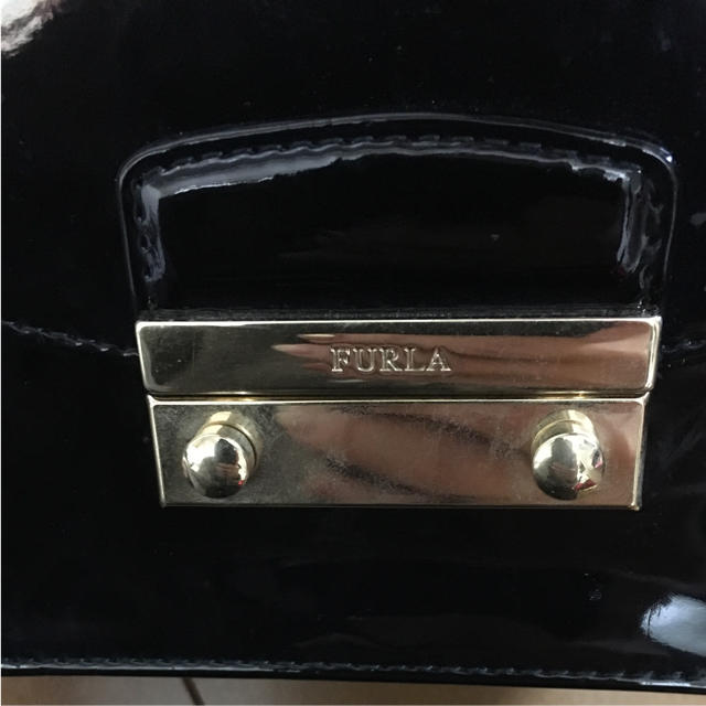 Furla(フルラ)のフルラ  メトロポリス ブラック エナメル レディースのバッグ(ショルダーバッグ)の商品写真