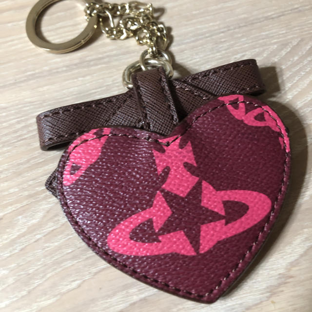 Vivienne Westwood(ヴィヴィアンウエストウッド)のヴィヴィアンウエストウッド チャーム キーホルダー ハンドメイドのファッション小物(バッグチャーム)の商品写真