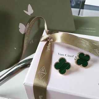 ヴァンクリーフアンドアーペル(Van Cleef & Arpels)のヴァンクリーフアーペル マラカイトピアス(ピアス)