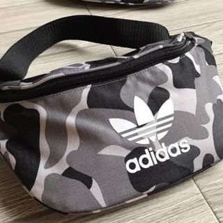 アディダス(adidas)のアディダスオリジナルス　ウエストバッグ カモ柄　カモ　新品(ウエストポーチ)