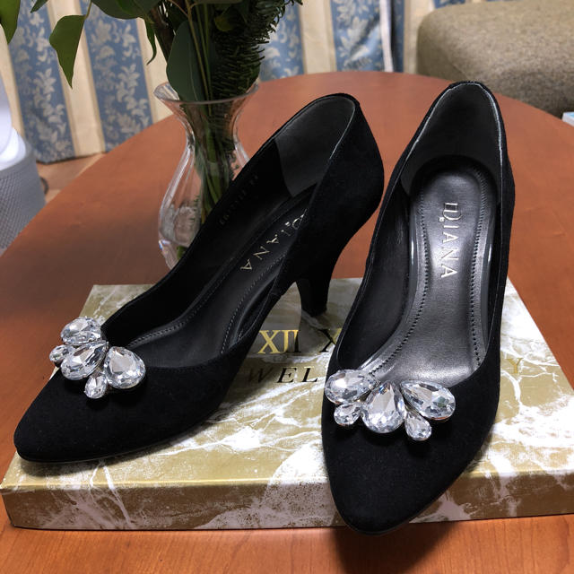 DIANA(ダイアナ)のダイアナ 新品 ビジューパンプス レディースの靴/シューズ(ハイヒール/パンプス)の商品写真
