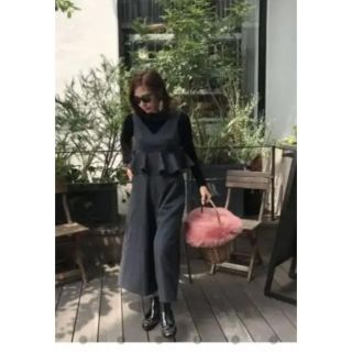 ザラ(ZARA)の【さきこ様専用14日まで】バースデーバッシュ♡フリルロンパース(オールインワン)