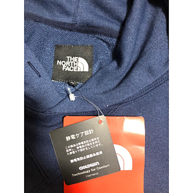 THE NORTH FACE(ザノースフェイス)の新品 ノースフェイス  スクエア ロゴパーカー ネイビー NT11831型 メンズのトップス(パーカー)の商品写真