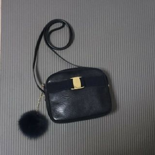 サルヴァトーレフェラガモ(Salvatore Ferragamo)の専用品です！☆フェラガモ☆レザーショルダーバッグ(ショルダーバッグ)