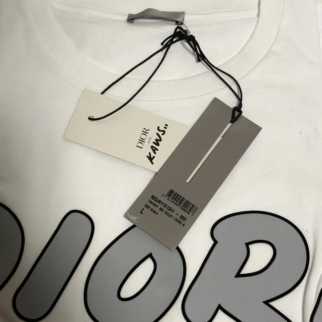 Dior(ディオール)の定価 Kaws Dior 限定Tシャツ 白L コラボ  新品 メンズのトップス(Tシャツ/カットソー(半袖/袖なし))の商品写真