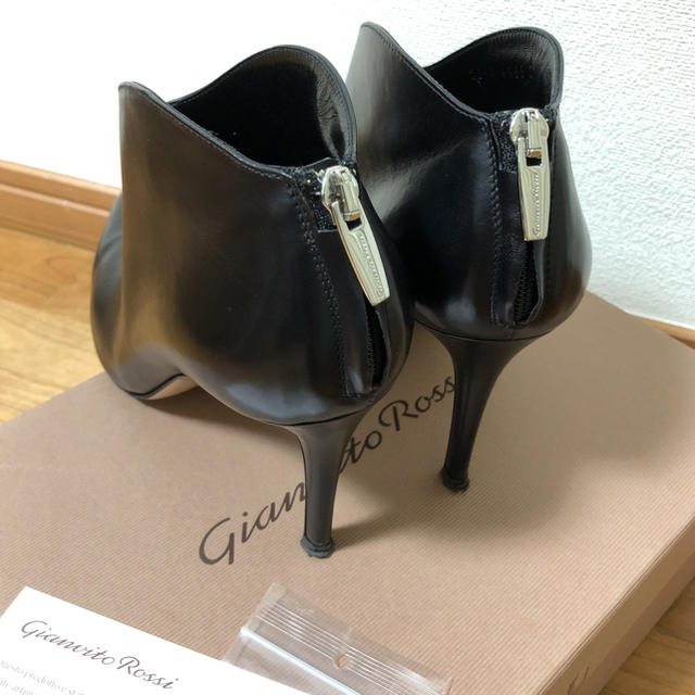 Gianvito Rossi(ジャンヴィットロッシ)のこてつ様 専用☆ ジャンビトロッシ ブラックブーティ  37 レディースの靴/シューズ(ブーティ)の商品写真