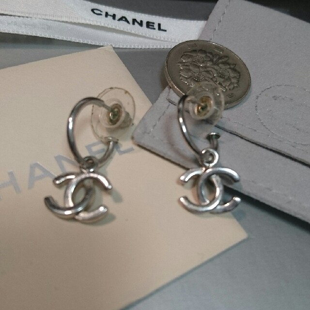 CHANEL(シャネル)のCHANEL★揺れる・シルバーピアス レディースのアクセサリー(ピアス)の商品写真