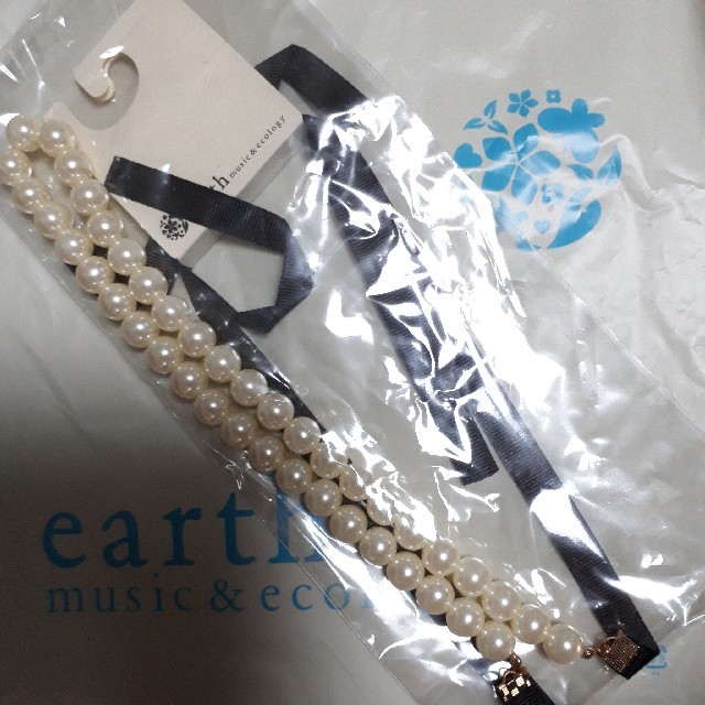 earth music & ecology(アースミュージックアンドエコロジー)の【新品】リボンパールネックレス/earth music&ecology レディースのアクセサリー(ネックレス)の商品写真