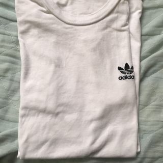 アディダス(adidas)のadidas tシャツ(Tシャツ/カットソー(半袖/袖なし))