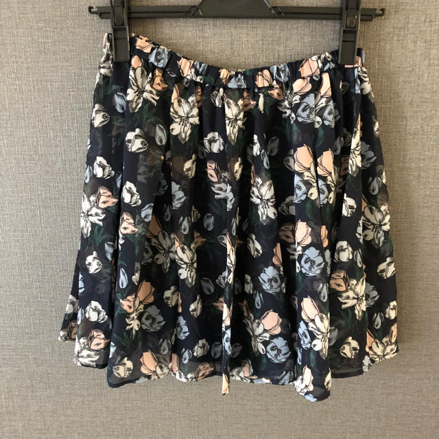 GU(ジーユー)の【極美中古】GU☆花柄シフォンひざ丈スカート☆ウエストゴムUNIQLOユニクロ レディースのスカート(ミニスカート)の商品写真