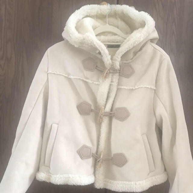 美品】evelyn ショートダッフルコート 白 - ダッフルコート