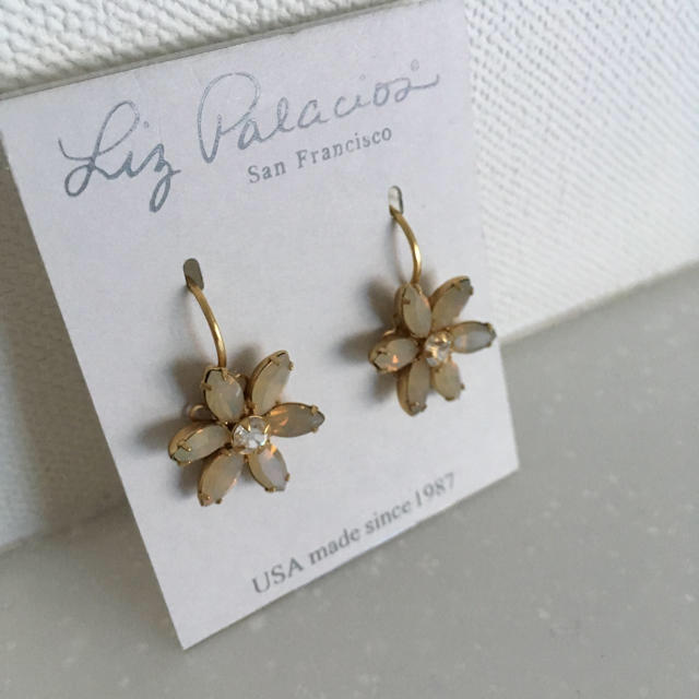 Liz Palacios フラワービジューピアス