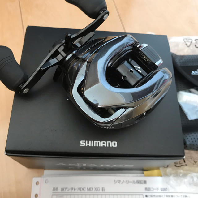 SHIMANO(シマノ)の18アンタレスDC MD XG右巻き新品未使用、無記入保証書付き スポーツ/アウトドアのフィッシング(リール)の商品写真