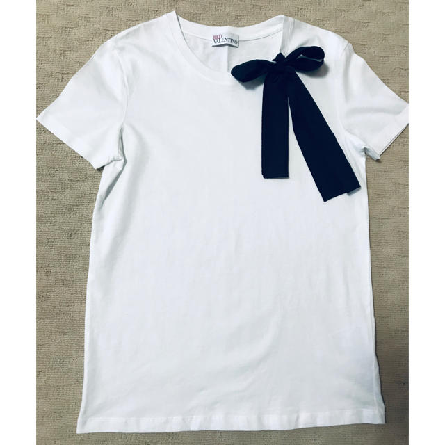 RED VALENTINO(レッドヴァレンティノ)の【m_o_m__様専用】RED VALENTINO リボン ホワイトTシャツ レディースのトップス(Tシャツ(半袖/袖なし))の商品写真