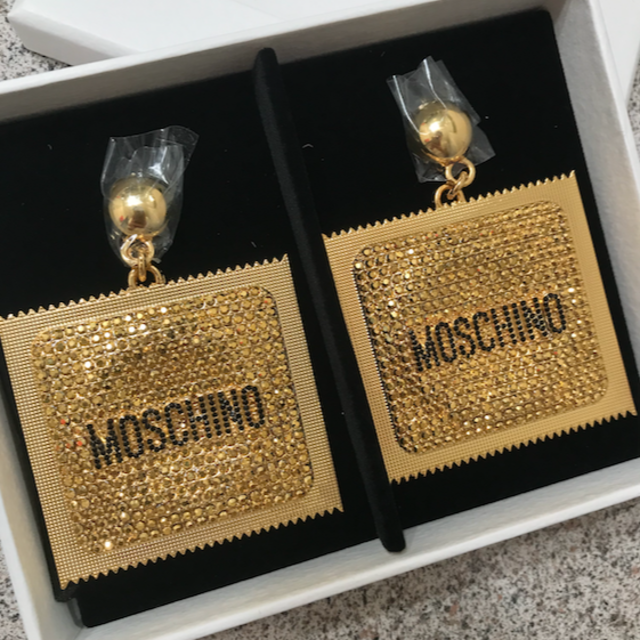 H&M(エイチアンドエム)の新品未使用 H＆M X Moschino コラボ！Gold-Plated レディースのアクセサリー(ピアス)の商品写真