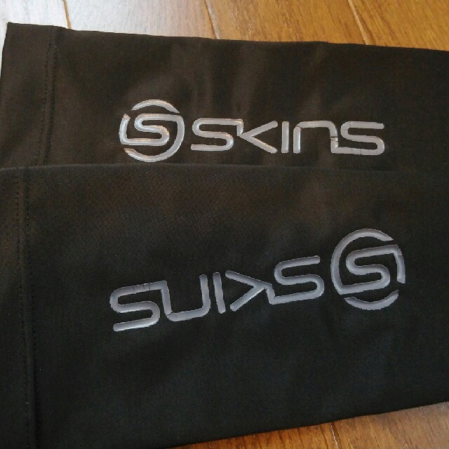 SKINS(スキンズ)のスキンズ　カーフタイツ　(Sサイズ) スポーツ/アウトドアのランニング(ウェア)の商品写真