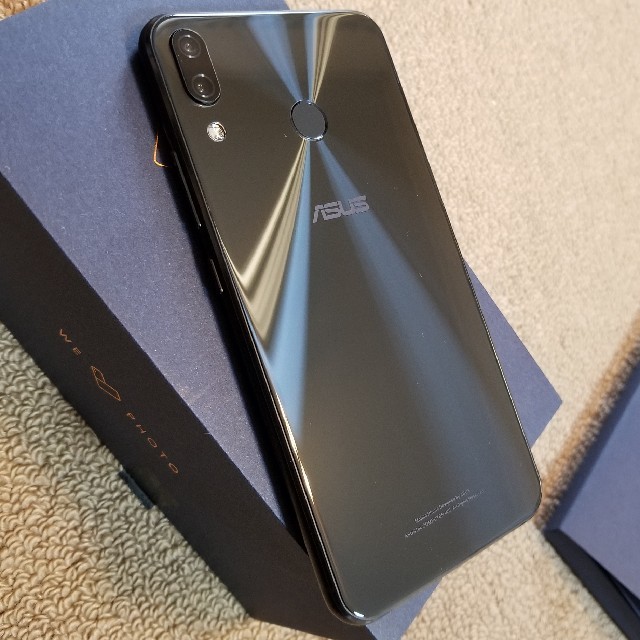 ASUS(エイスース)のASUS Zenfone 5z 国内版 スマホ/家電/カメラのスマートフォン/携帯電話(スマートフォン本体)の商品写真