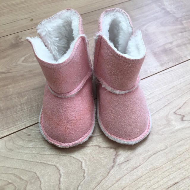 UGG(アグ)のUGG ベビームートン 0〜6m(約10.5cm) キッズ/ベビー/マタニティのベビー靴/シューズ(~14cm)(ブーツ)の商品写真