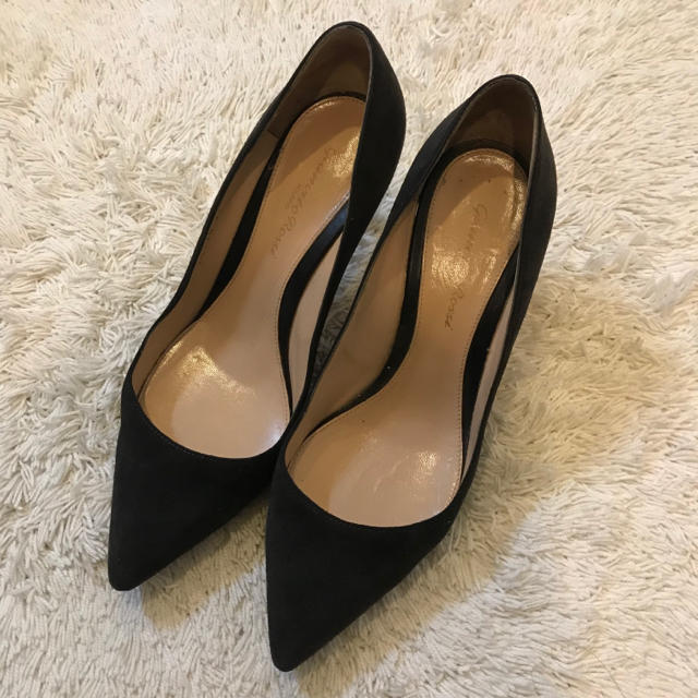 Gianvito Rossi(ジャンヴィットロッシ)のGianvito Rossi グレー スエード パンプス 37 レディースの靴/シューズ(ハイヒール/パンプス)の商品写真