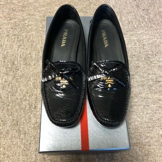 プラダ(PRADA)の美品！！PRADA ローファー フラットシューズ(ローファー/革靴)