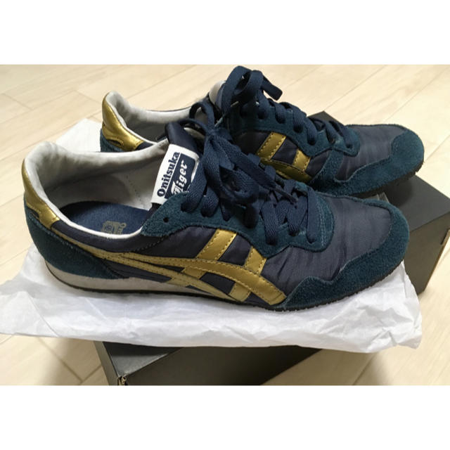 Onitsuka Tiger(オニツカタイガー)のオニツカタイガーonitsukatigerセラーノ24.5cmネイビー箱付 レディースの靴/シューズ(スニーカー)の商品写真