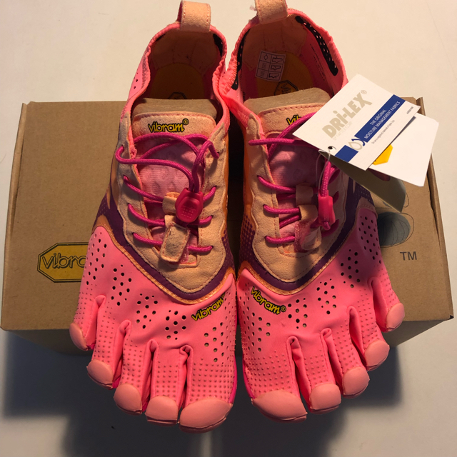 vibram(ビブラム)のVibram FiveFingers/W39(24.4cm) レディースの靴/シューズ(スニーカー)の商品写真