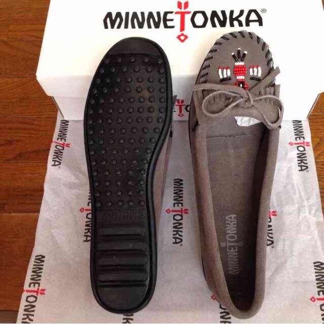 Minnetonka(ミネトンカ)の新品ミネトンカ8 サンダーバードモカシン レディースの靴/シューズ(ローファー/革靴)の商品写真