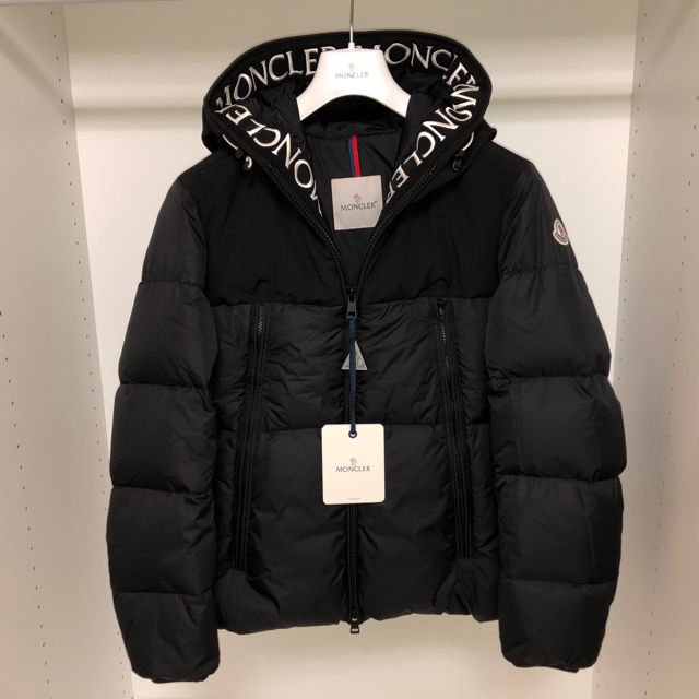 MONCLER(モンクレール)のみつ様専用 MONCLER 2018-19AW MONTCLAR ブラック 2 メンズのジャケット/アウター(ダウンジャケット)の商品写真