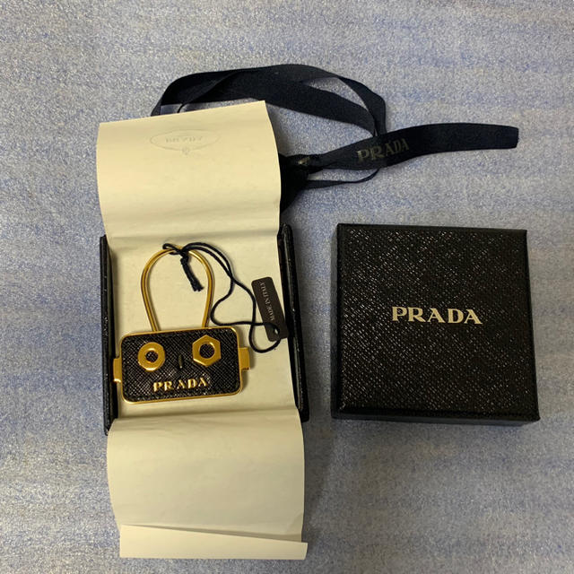 紺×赤 【最終値下げ!出品明日12/10まで!】プラダ キーリング 新品