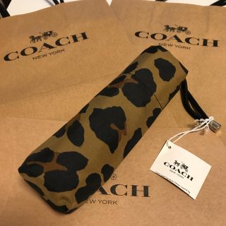 コーチ(COACH)のコーチ 折りたたみ傘 ヒョウ柄 新品未使用(傘)